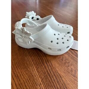 NWT Crocs Classic Platform Bouquet Clog